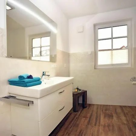 One-bedroom 公寓 *